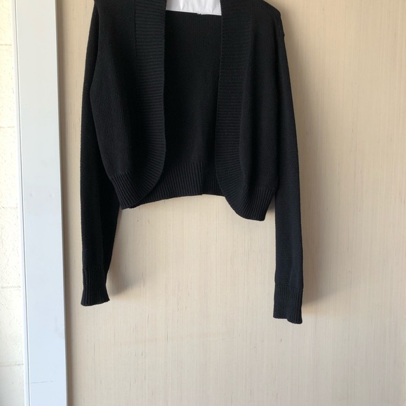 Women’s Black cropped sweater. - Picture 4 of 7
